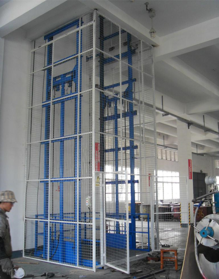 圍欄框架式提升機